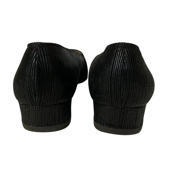 Salvatore Ferragamo Womens 6.5 B Black Textured Leather Low Heel Pumps Italy - Picture 3 of 10